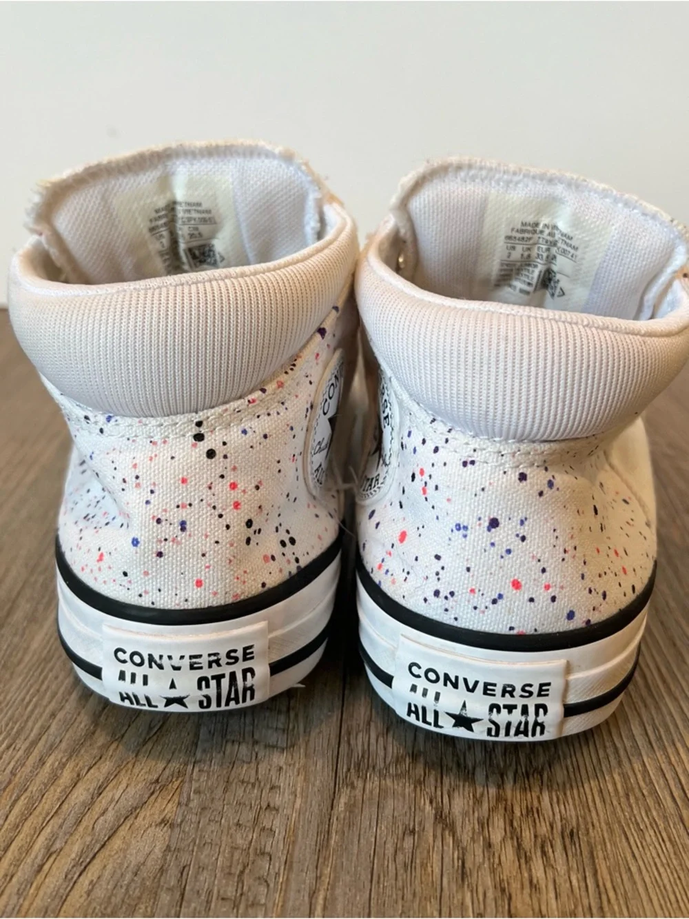 Kids Size 2 Converse White Low Top Sneakers with Black Trim and speckled